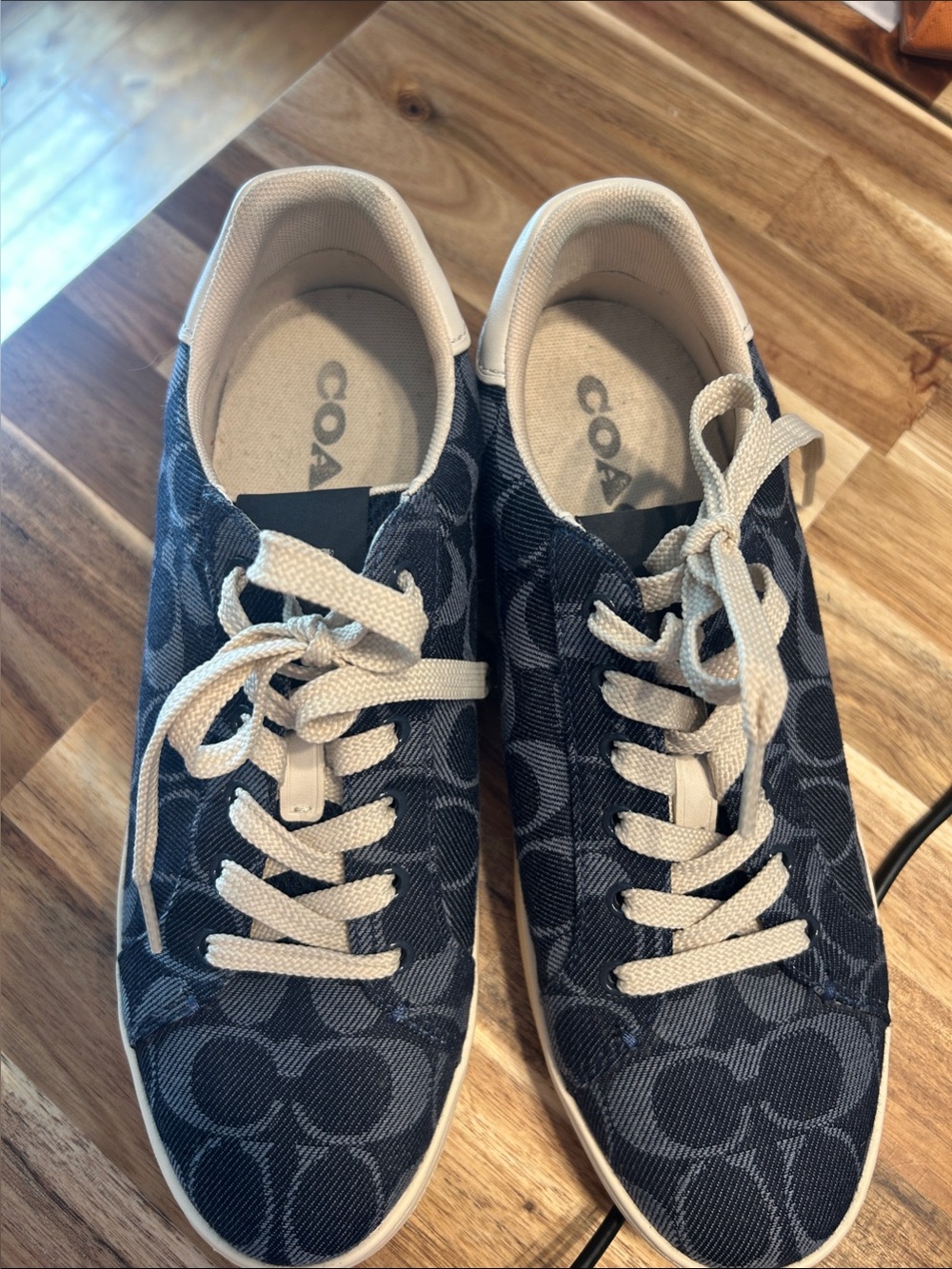 Coach Vintage Women’s Navy/Denim Signature Canvas Low-Top Sneakers - Picture 3 of 6